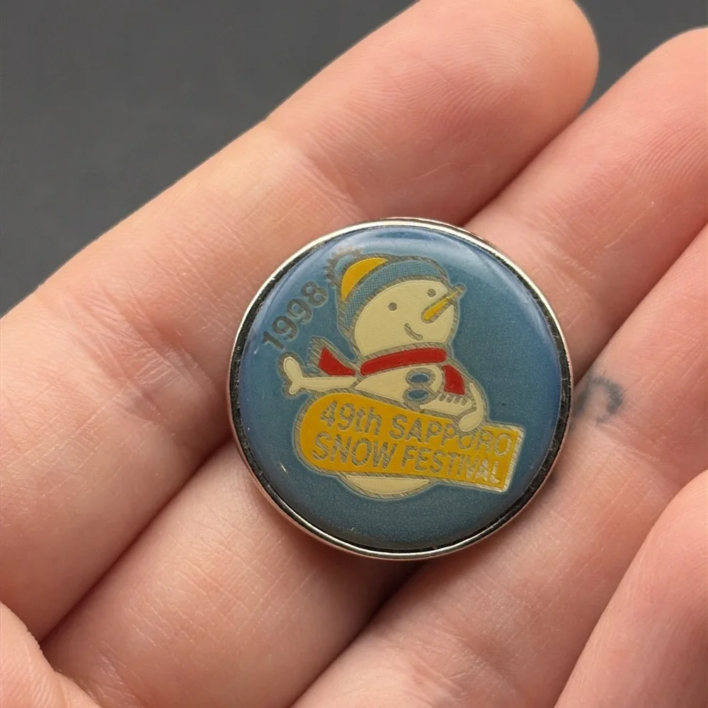 Vintage 1998 49th Sapporo‎ Snow Festival Snowman Snowboarding Lapel Hat Pin